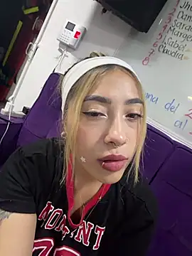 ManuelaVeeleez online show from March 25, 8:17 am