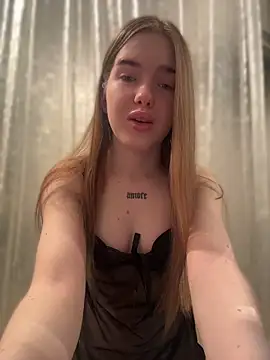 KayShaw online show from April 22, 4:26 pm