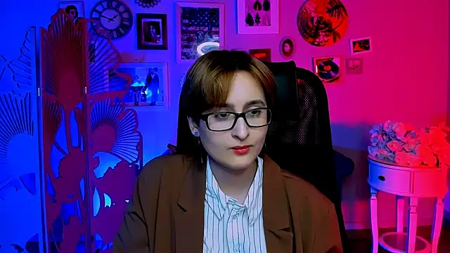 LixeLuna online show from April 7, 6:26 am