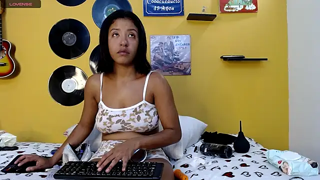 lilithevil32 online show from May 29, 2:31 am