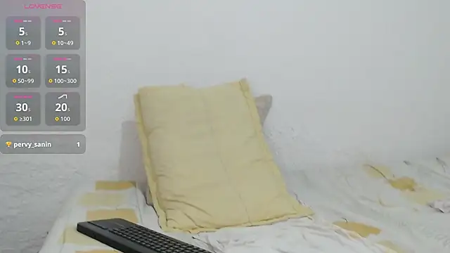 sexxylatinx1 online show from March 12, 7:49 pm