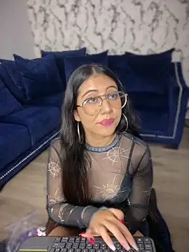 Lunaliaa  online show from March 14, 6:03 am