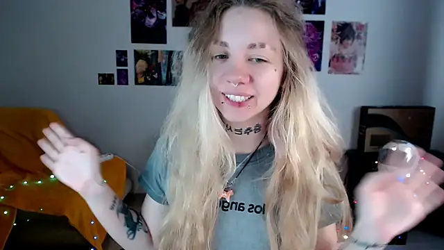 Nica Kawaii online show from April 10, 7:47 am