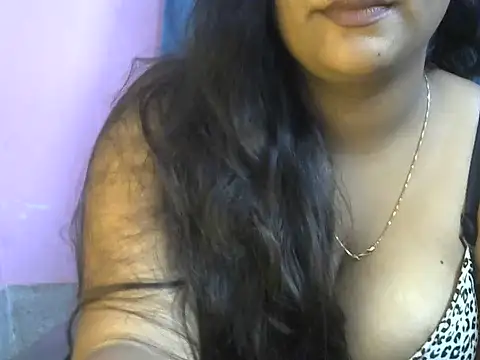 QUEEN-OF-QUEEN online show from July 13, 8:20 pm