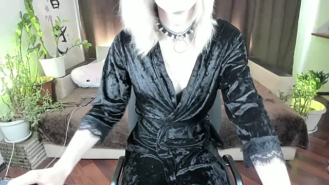 KayaNoir online show from June 6, 1:06 pm