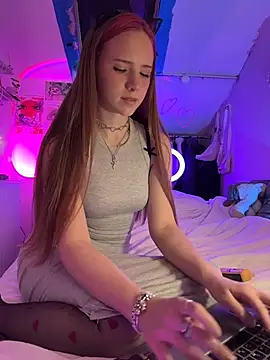 Ameliamoooon online show from April 7, 6:32 pm