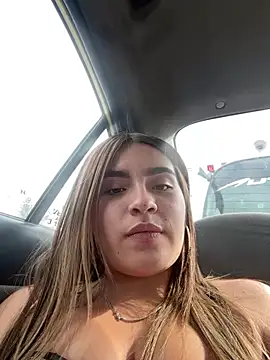 Issa pinkk online show from March 27, 8:20 pm