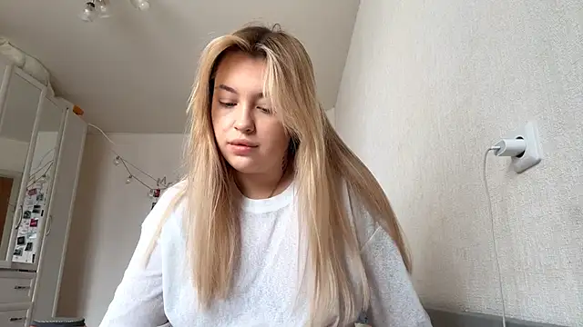 WonderedFlair online show from March 25, 9:23 am