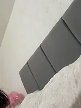 CoralsnakeX online show from April 18, 8:42 pm