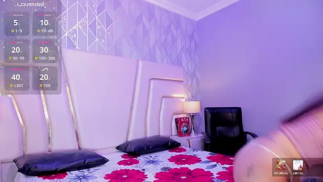 ZairaRogue online show from April 13, 3:13 pm