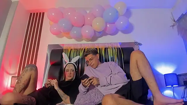 dalhia and hades online show from April 4, 1:10 pm