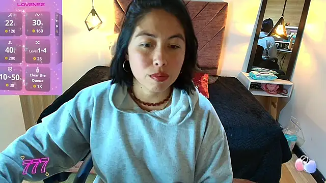 Amanda Fox   online show from April 4, 7:34 pm