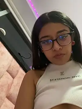 chanell pinkk online show from April 7, 12:01 am