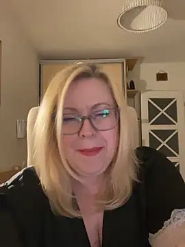 JanieLight53 online show from May 21, 9:13 pm
