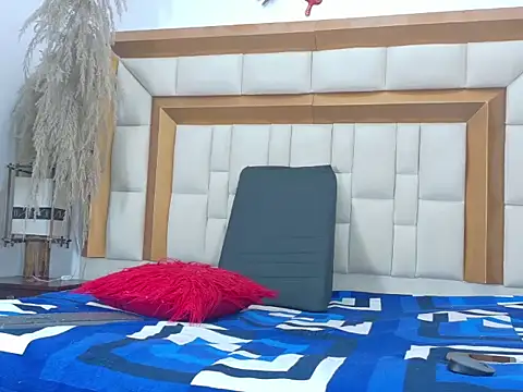 KiaraJohnsonn online show from March 25, 1:03 pm