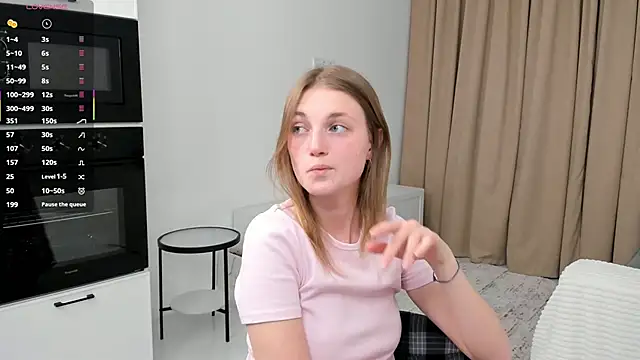 ErinnPieloch online show from March 25, 8:45 pm