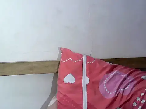 lovelycutiepie2026 online show from May 13, 8:31 am