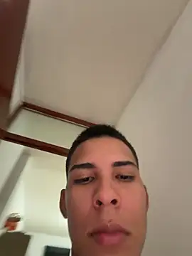 LeiAaron1998 online show from July 22, 5:52 am