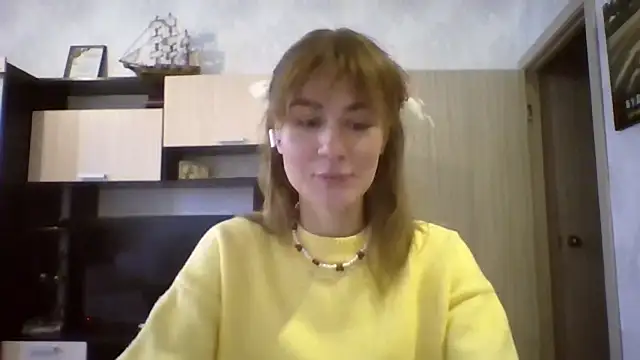 ElenoreHolguin online show from April 10, 9:15 am