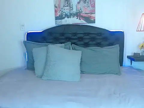 Mylu xx online show from April 18, 7:07 pm