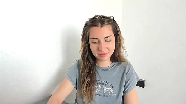 summmmersky1 online show from April 17, 7:21 am