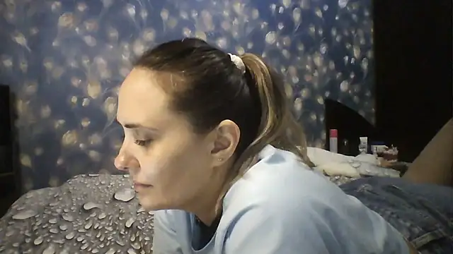 Alisa07qw online show from June 15, 12:05 pm