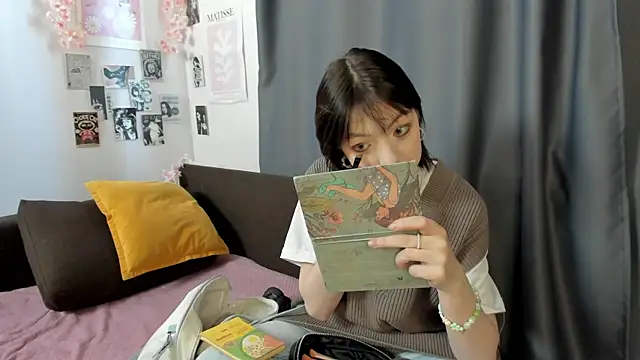 LeannKindla online show from April 23, 8:44 am