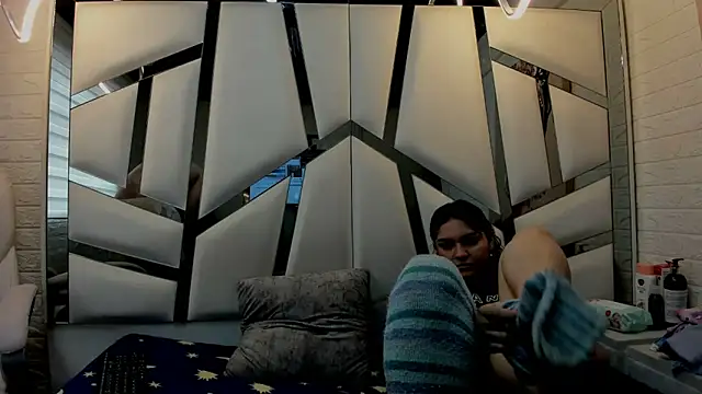 Alaia Blosson online show from March 31, 1:33 pm