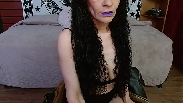  Alexandra Jones online show from July 4, 2:18 am