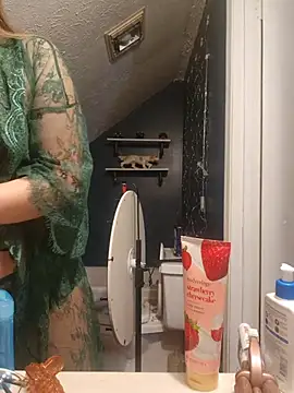 NicolePearl online show from April 29, 12:58 am