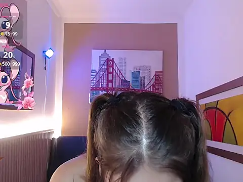 Moonna linnda online show from April 9, 1:49 pm