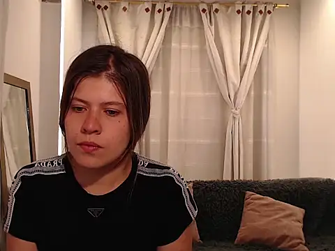 Moonna linnda online show from March 18, 1:49 pm