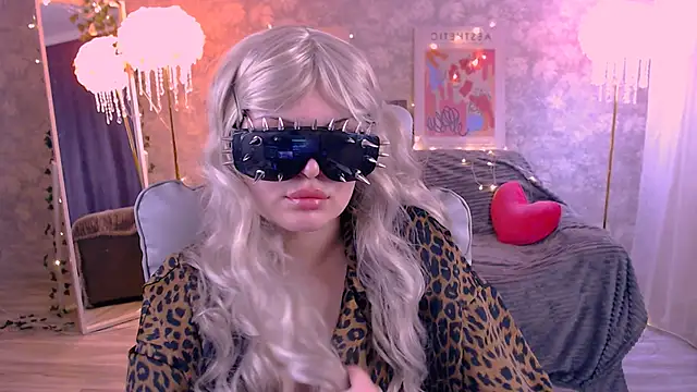 DaisyBloomm online show from March 10, 3:27 pm