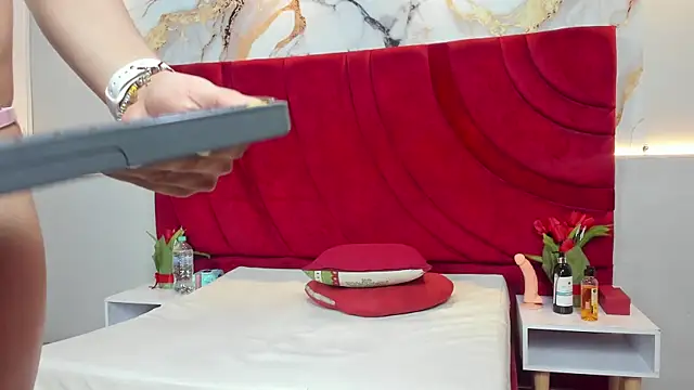 Samantha Dessire online show from April 24, 3:37 pm