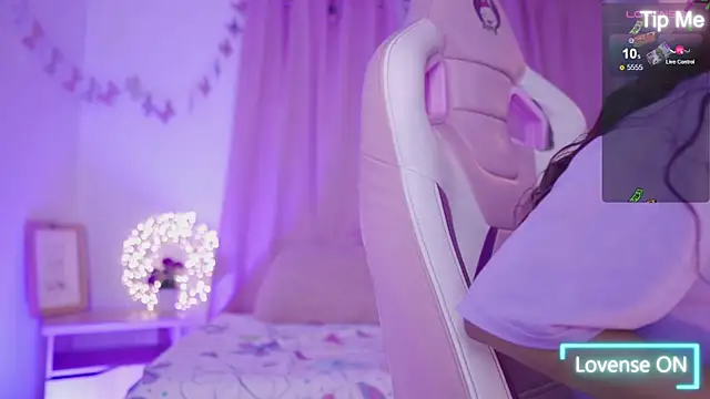 nahomy 2308 online show from April 7, 11:45 am