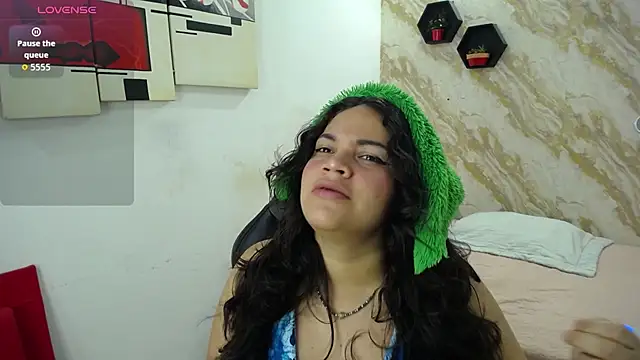 scarlettt  joness online show from March 14, 1:23 pm