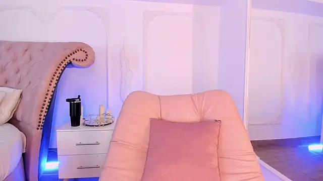 LucianaBlanco  online show from June 14, 8:42 pm