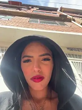 sylphiee  online show from April 2, 8:17 pm