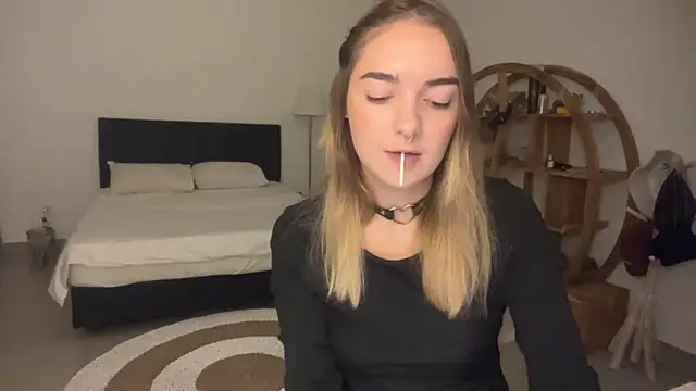 RoxyWet online show from March 31, 1:33 pm