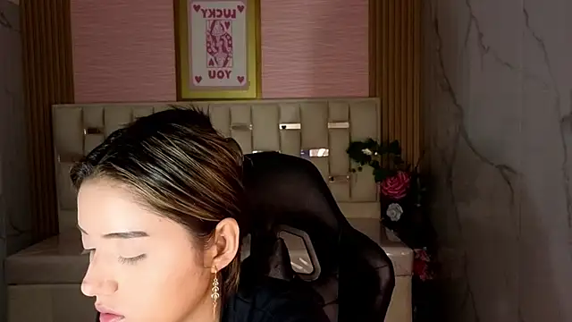 veronicaa s online show from June 18, 8:03 pm