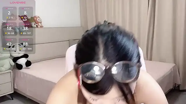 Sisi-000 online show from April 29, 5:30 pm