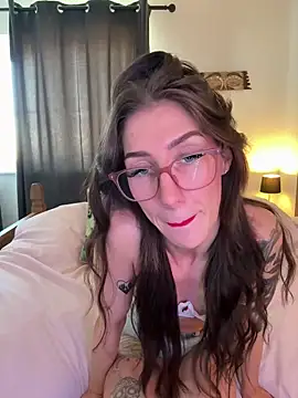 LuluHeartX online show from March 18, 11:59 am