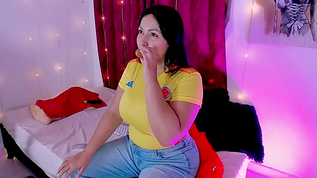 karlyprintt online show from July 3, 2:01 pm