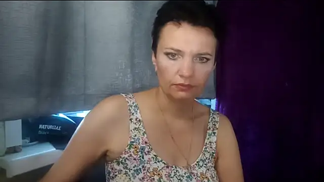 HotMamaQueen234 online show from August 3, 7:45 am