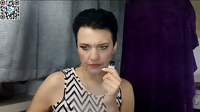 HotMamaQueen234 online show from April 24, 8:55 pm