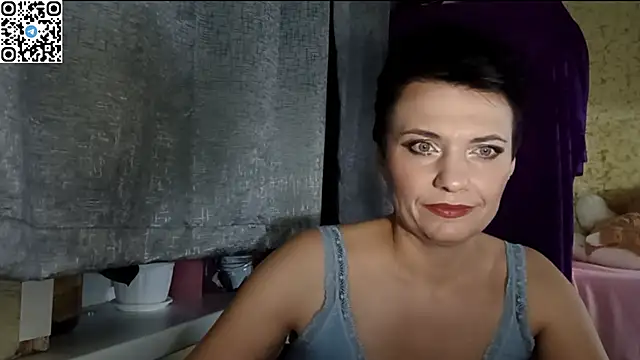 HotMamaQueen234 online show from April 16, 8:08 pm