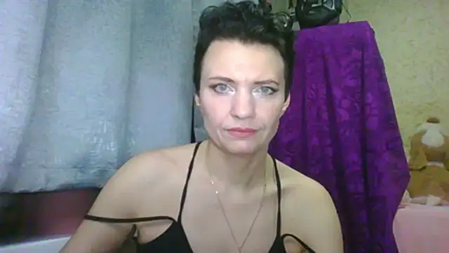 HotMamaQueen234 online show from March 18, 8:25 pm