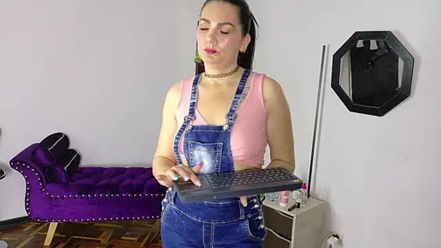Scarlet Hiit online show from June 2, 4:02 am