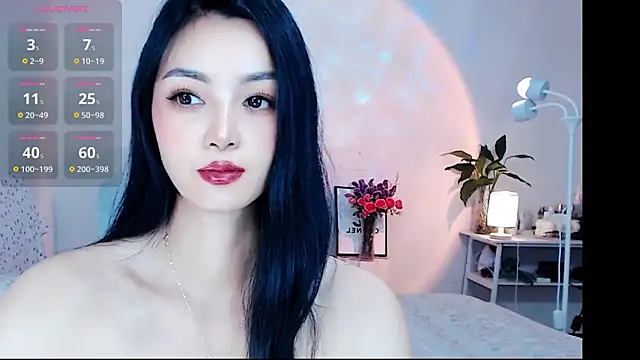 Evelyn-007 online show from April 19, 10:48 am