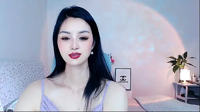 Evelyn-007 online show from April 18, 1:57 pm